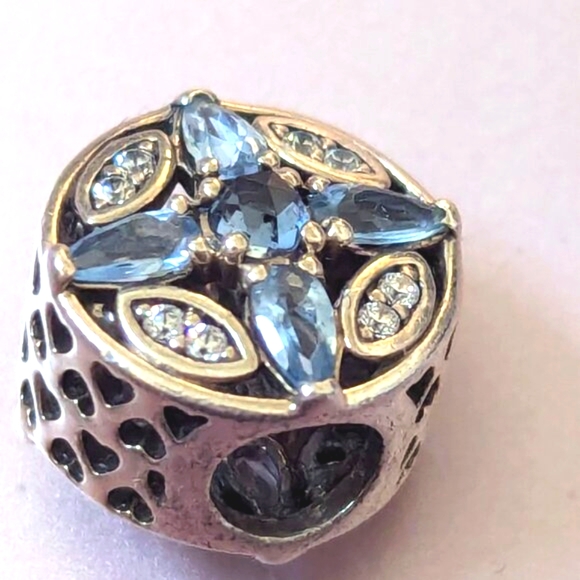 Pandora Patterns of Frost Charm - Picture 6 of 8